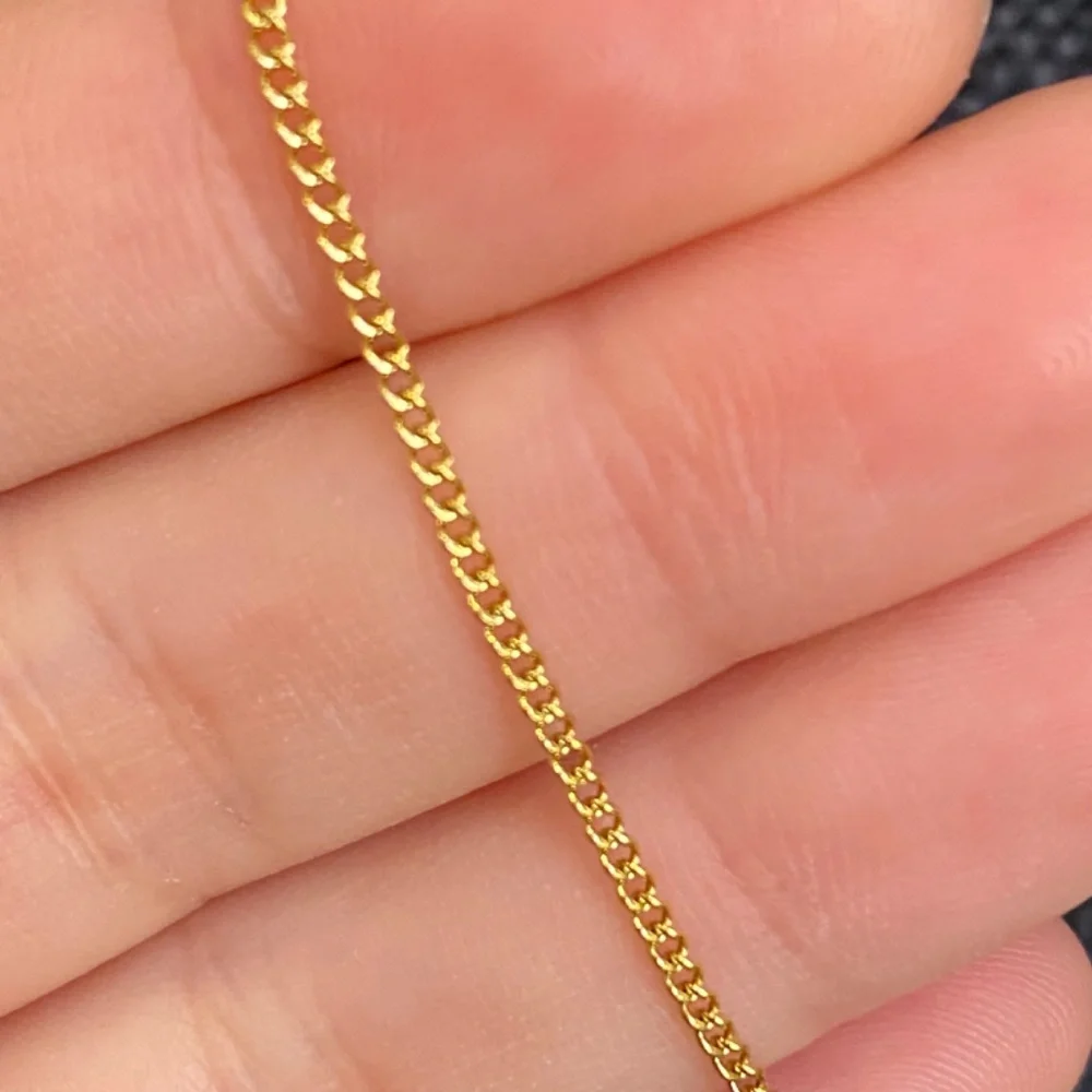 Gold Coin Bee ๐ Pendant Necklace - Elegant Women's Layering Chain - Picture 4 of 6
